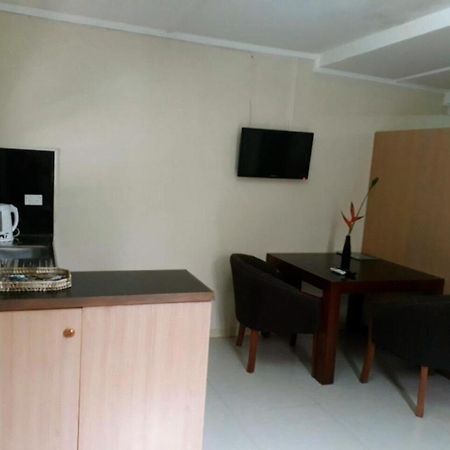 Victoria Palms Hotel Сува Екстериор снимка